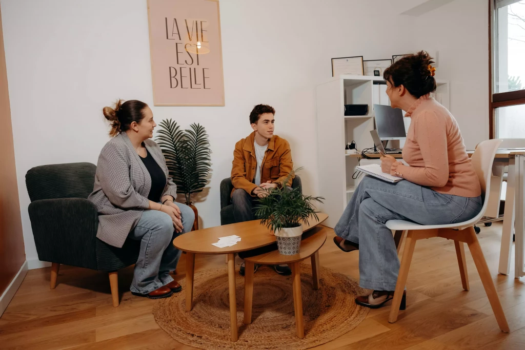Accompagnement en bilan d’orientation scolaire avec un lycéen et son parent à La Rochelle