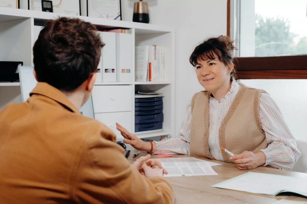 Accompagnement Parcoursup avec un lycéen lors d’une séance d’orientation à La Rochelle